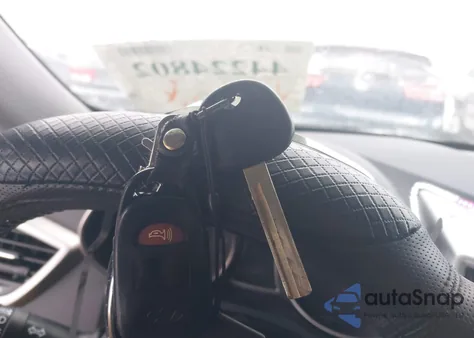 2015 Hyundai Veloster z USA, uszkodzony, nr VIN KMHTC6AD2FU225168